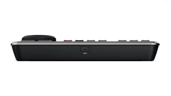 نمای پشت کیبورد ادیت DaVinci Resolve Speed Editor