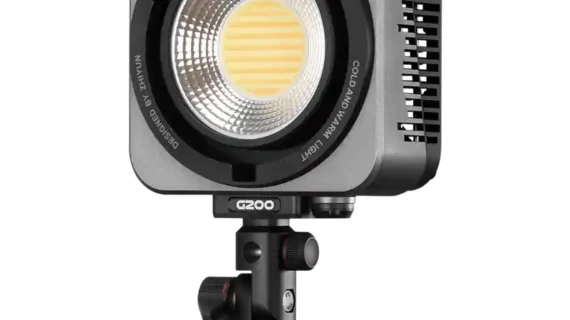 نور ثابت Zhiyun MOLUS G200